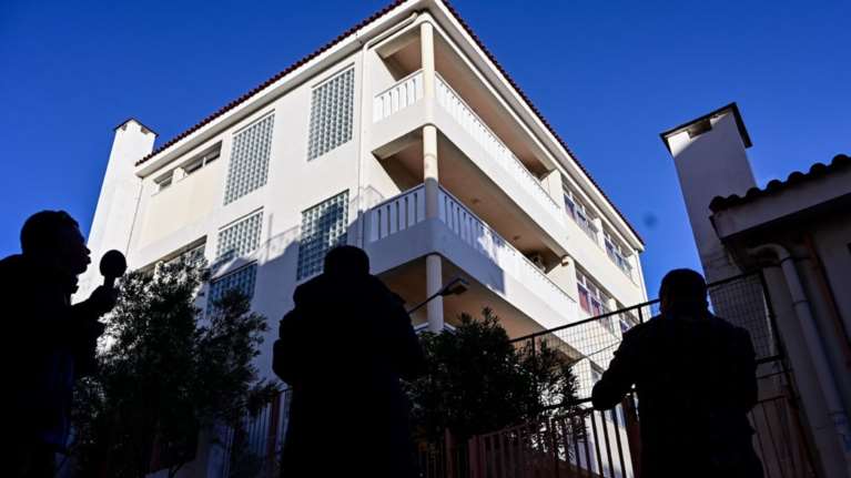 Πέραμα: Τι συνέβη και έπεσε από τον τρίτο όροφο του σχολείου η 14χρονη μαθήτρια - Ηταν ατύχημα λέει συμμαθήτριά της