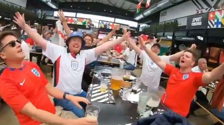 Euro 2020: Στον &quot;πυρετό&quot; του ημιτελικού οι Άγγλοι - Από νωρίς στις παμπ - Πως ξύπνησε τα παιδιά του ο Ρούνεϊ [Βίντεο]