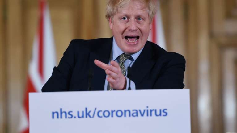 Κορονοϊός: Όπισθεν ολοταχώς από Τζόνσον - Κλείνουν τα σχολεία, σκέψεις για αποκλεισμό Λονδίνου