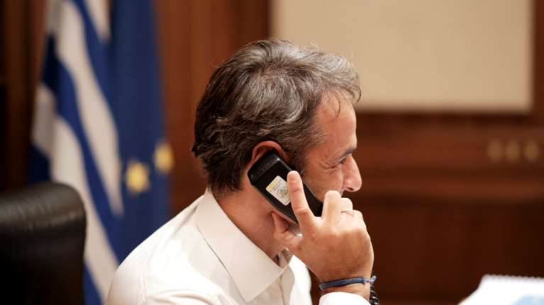 Politico: &quot;Ζήλεψαν&quot; οι ηγέτες της Ε.Ε. για το τηλεφώνημα Μπάιντεν στον Μητσοτάκη