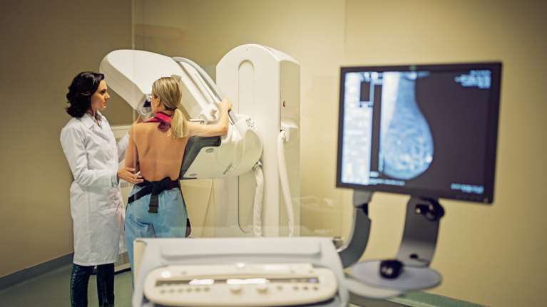 Εστάλησαν τα πρώτα SMS για δωρεάν μαστογραφία - Ποιες ηλικιακές ομάδες δικαιούχων αφορά