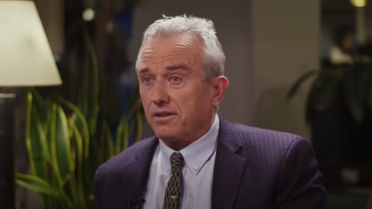 Ο Ρόμπερτ Κένεντι Τζούνιορ διατυπώνει &quot;ψεκασμένες&quot; θεωρίες για τα εμβόλια- Παγκόσμια φιγούρα του αντιεμβολιαστικού κινήματος