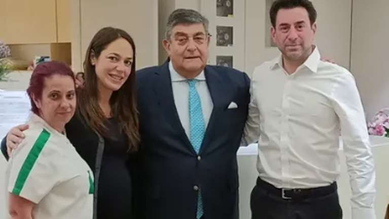 Η Δόμνα Μιχαηλίδου πήρε εξιτήριο από το μαιευτήριο: Η φωτογραφία με τον σύζυγο και τον νεογέννητο γιο της [εικόνα]