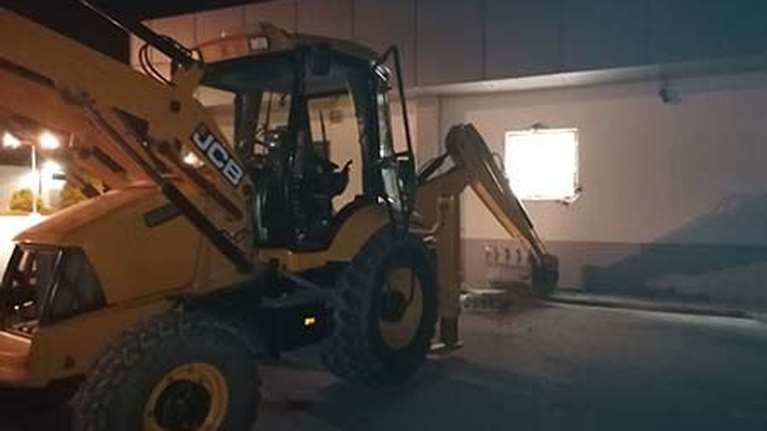 Απίστευτη ληστεία στον Λαγκαδά: Επιστράτευσαν... μπουλντόζα για να διαρρήξουν σουπερ μάρκετ