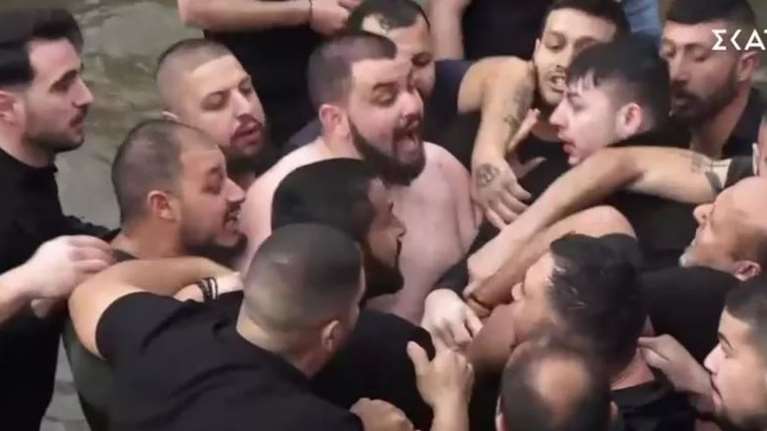 Φαρ Ουέστ στη Φλώρινα: Πιάστηκαν στα χέρια μπροστά στον Δένδια για τον Τίμιο Σταυρό [βίντεο]