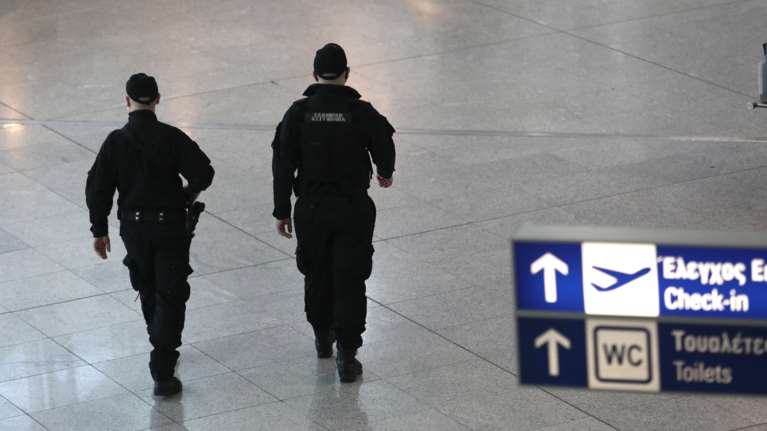 Απίστευτο: Συνελήφθη στο &quot;Ελ.Βενιζέλος&quot; 39χρονη που είχε καταπιεί 48 συσκευασίες κοκαϊνης!