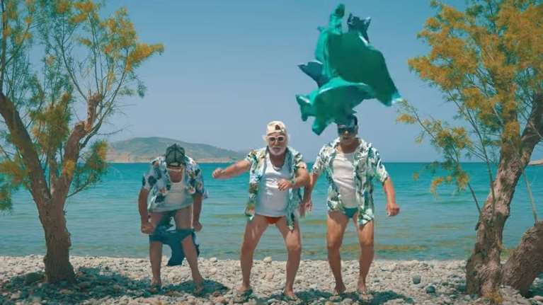 Οι Κρητικοί παππούδες αντεπιτίθενται στις viral γιαγιάδες με στάκα με αυγά - Νέο επικό βίντεο