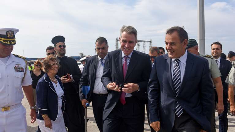 Συμβολικό &quot;μήνυμα&quot; Πάιατ: Επίσκεψη στη βάση της Σούδας αύριο μαζί με τον Νίκο Παναγιωτόπουλο