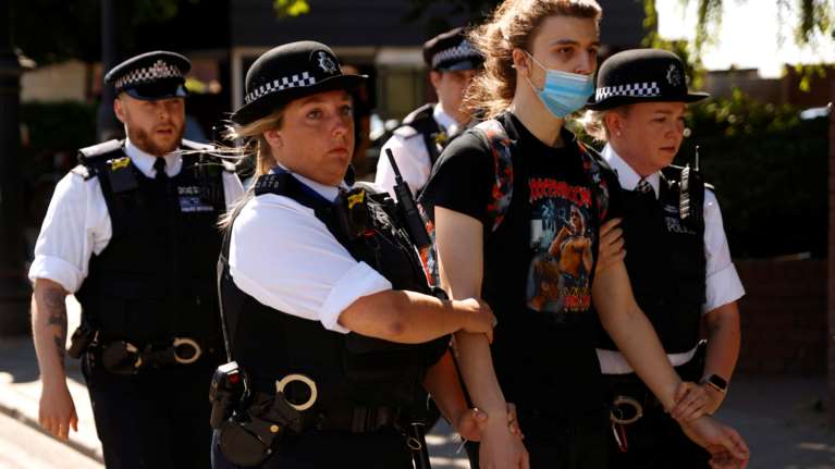 Τζορτζ Φλόιντ: Εκατοντάδες διαδηλωτές σε Λονδίνο και Βερολίνο [εικόνες]