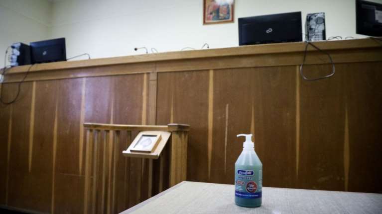 Κορονοϊός: Καυγάς δικηγόρων και δικαστών για τη λειτουργία των δικαστηρίων