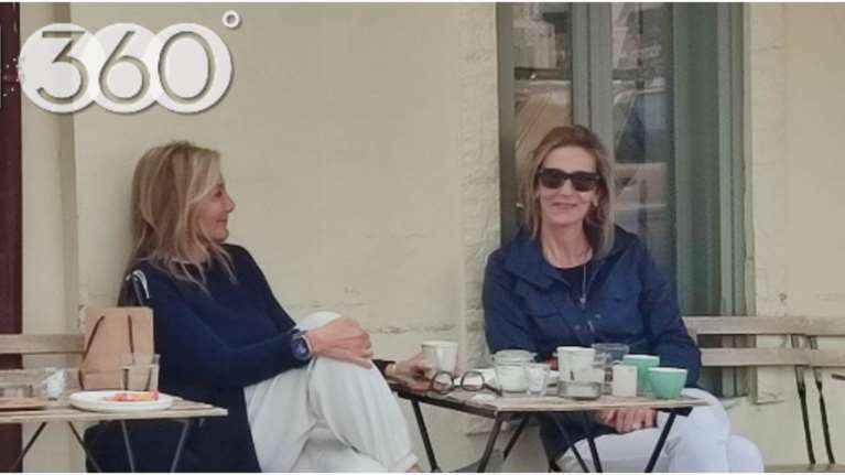 Μαρέβα Μητσοτάκη: Η casual έξοδος για πρωινό καφέ στα Χανιά με off white φόρμα και σνίκερς