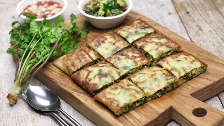 Εύκολη σπανακόπιτα της τεμπέλας: Με γιαούρτι και χωρίς φύλλο - θα την φτιάχνεις συνέχεια!