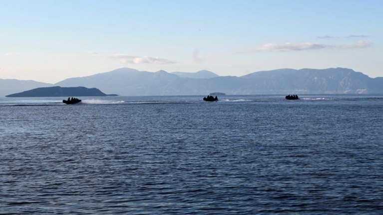 Εικόνες από τη συνεκπαίδευση δυνάμεων Ειδικών Επιχειρήσεων του ΓΕΕΘΑ στον Σαρωνικό