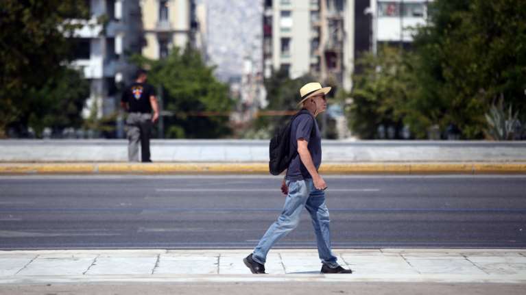 Καύσωνας και κορονοϊός: Πώς θα προφυλαχτούν οι ευπαθείς ομάδες - Τι συμβουλεύουν οι γιατροί