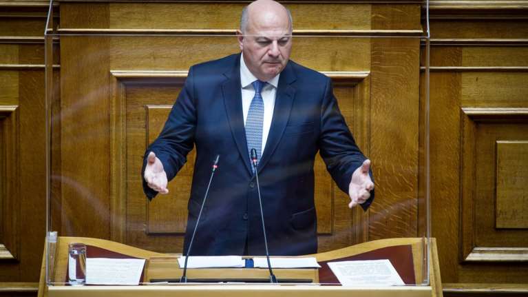 Κόντρα στη Βουλή για την απόφαση ΣΥΡΙΖΑ να απέχει από τις ψηφοφορίες