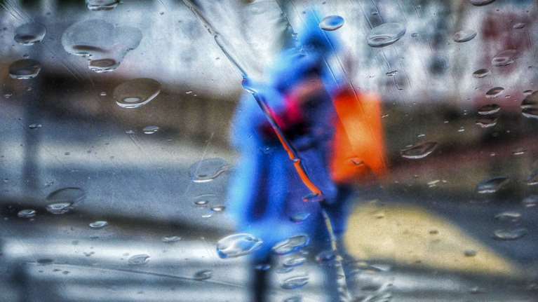 Καιρός: Μικρή πτώση της θερμοκρασίας και άνεμοι έως 8 μποφόρ - Πού θα σημειωθούν βροχές