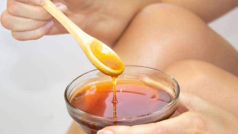 Μέλι και μηλόξυδο: Δύο &quot;γιατροσόφια&quot; και χρήσεις τους