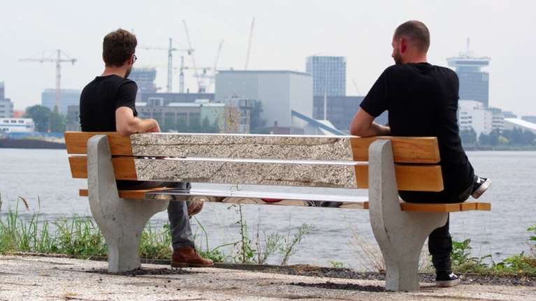 "Benched": Αυτό είναι το πρώτο παγκάκι με απόσταση ασφαλείας λόγω κορονοϊού! [Εικόνες]