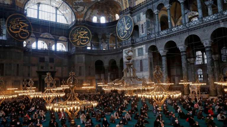 Η Unesco ζητά γραπτές εξηγήσεις από την Τουρκία για την Αγιά Σοφιά: Έντονη ανησυχία για την κατάσταση του μνημείου