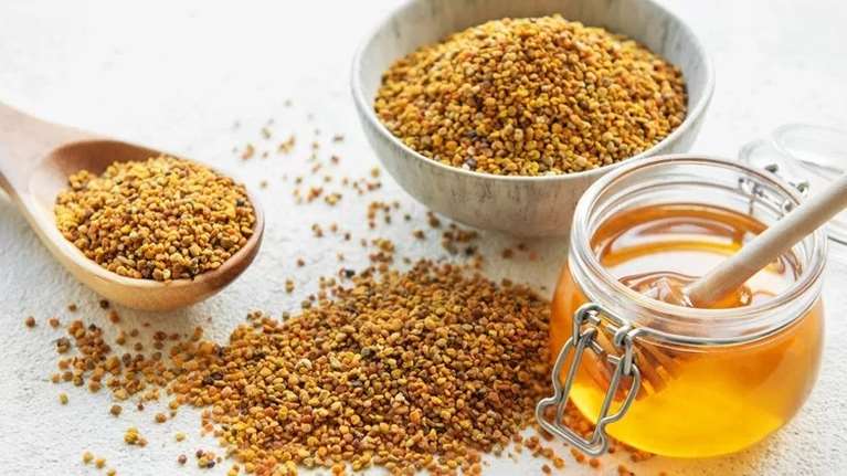 Παγκόσμια Ημέρα Μέλισσας: 5 τρόποι που τα προϊόντα της κυψέλης ενισχύουν την υγεία μας