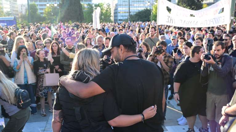 Πάνος Ρούτσι: Πλήθος κόσμου στη νέα συγκέντρωση αλληλεγγύης στο Σύνταγμα [εικόνες]