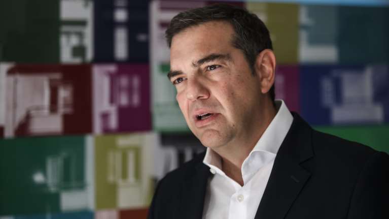 Τσίπρας: Η μέρα της Μάνας που αγαπά, συγχωρεί, παρηγορεί, στηρίζει