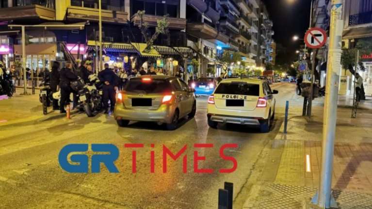 Επεισόδια στη Θεσσαλονίκη: Η αστυνομία παρενέβη και διέλυσε συγκέντρωση έξω από take away μπαρ [εικόνες]