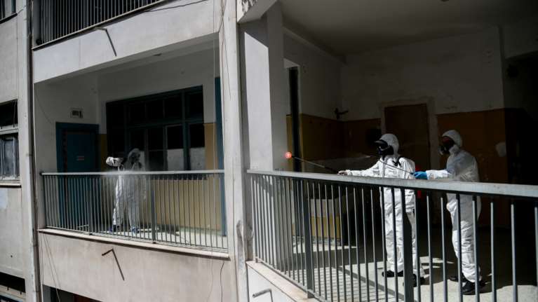 Πυρετός προετοιμασιών στα σχολεία για το άνοιγμα - Πως θα εφαρμόσουν τα μέτρα προστασίας