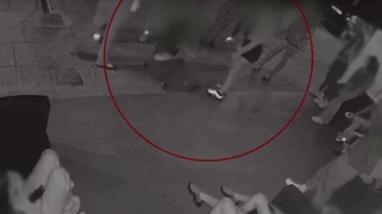 Αυτόπτης μάρτυρας ξυλοδαρμού 14χρονης στη Γλυφάδα: &quot;Το παιδί χτυπήθηκε με κινήσεις που έδειχναν εμπειρία&quot; [βίντεο]