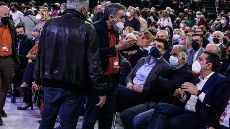 Μεγάλη ένταση στο συνέδριο του ΣΥΡΙΖΑ: Στις 15 Μαΐου η ψηφοφορία για τις αλλαγές