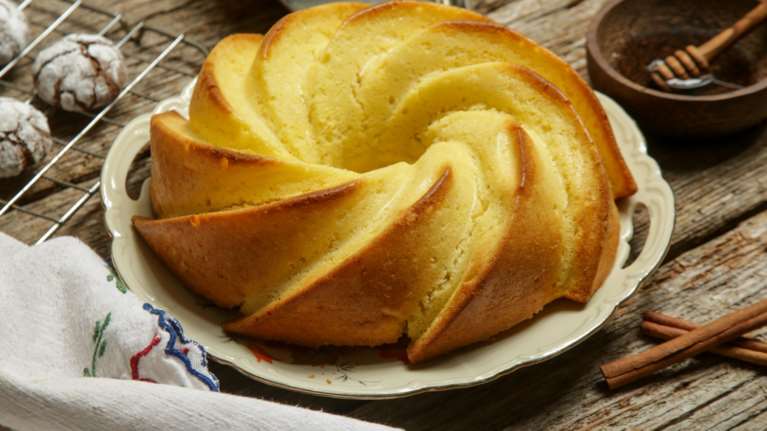 Κέικ που δίνει ενέργεια: Με γιαούρτι και άλλα 2 υλικά!