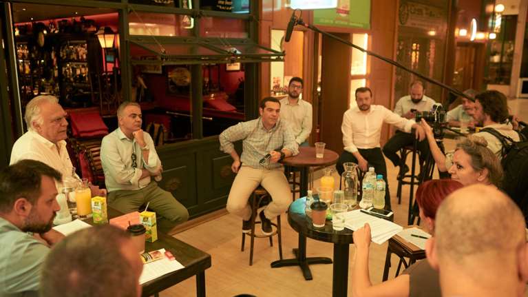 Τι συζήτησε ο Τσίπρας με τους επιχειρηματίες της εστίασης στην περιοδεία στο κέντρο της Αθήνας