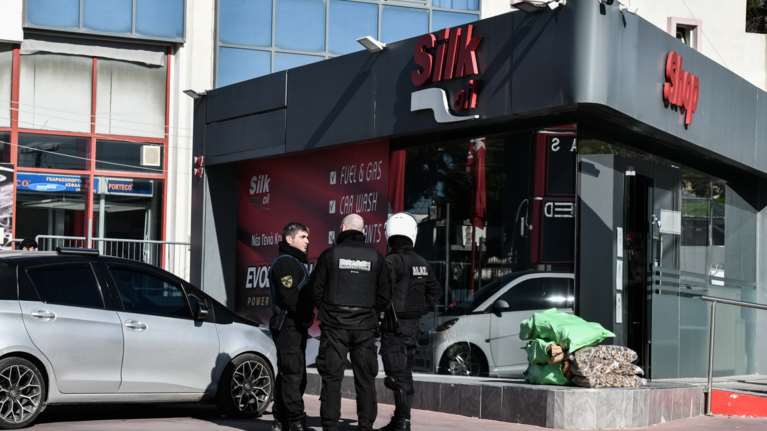 Πυροβολισμοί στα Γλυκά Νερά: Αναζητούν το ασημί διθέσιο - Εχουν πρώτη εικόνα για το δρομολόγιο των δραστών οι αρχές