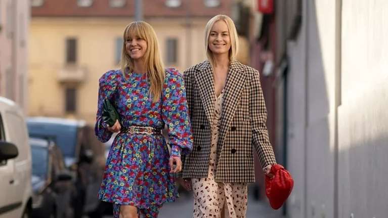 Θα χρειαστείς μόλις 10 δευτερόλεπτα: Το fashion trick στο οποίο ορκίζονται οι fashionistas για κομψό ντύσιμο