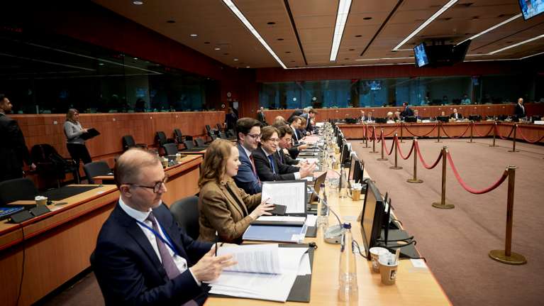 Σε αναζήτηση συμβιβαστικού πακέτου το Eurogroup της Τρίτης