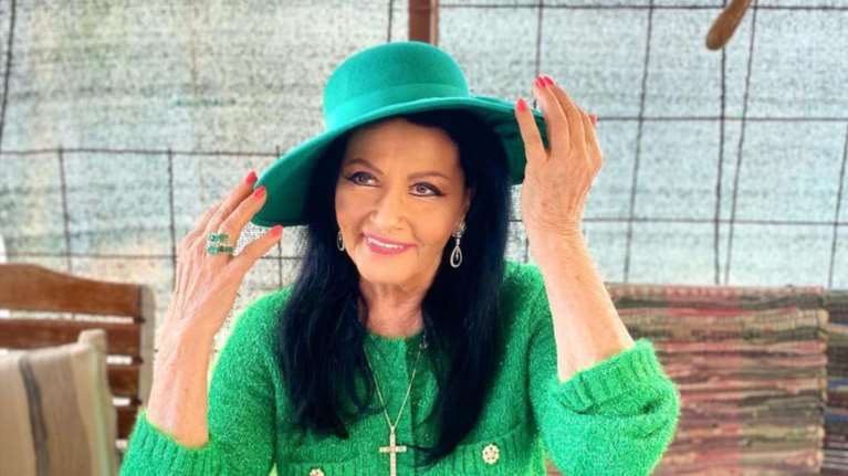 Η Ζωζώ Σαπουντζάκη κλείνει τα 90 και η Φίνος Φιλμ της στέλνει ευχές με μία φωτογραφία από τα παλιά