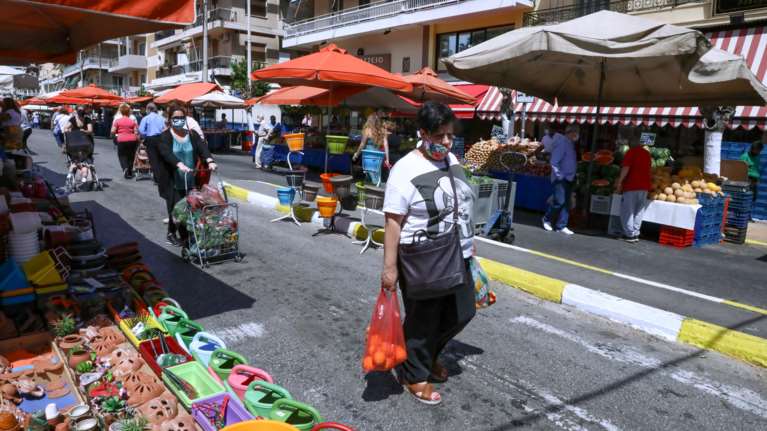 Επιστρέφουν στην "κανονικότητα" οι λαϊκές αγορές: Καταργείται η απόσταση των 5 μέτρων μεταξύ των πάγκων