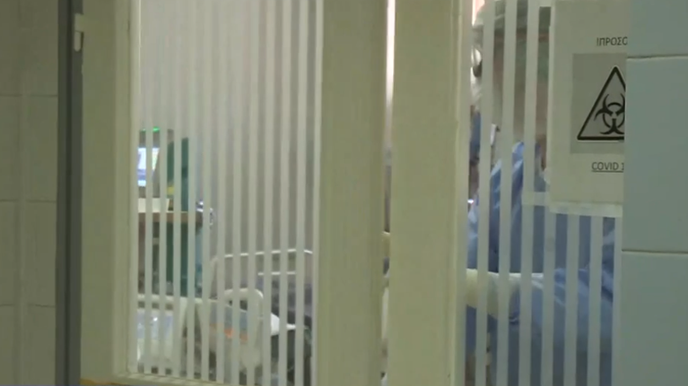 Ψήνεται στον πυρετό στη ΜΕΘ ο 9χρονος με κορoνοϊό -  &quot;Πρέπει να του δώσουμε δύναμη&quot; λέει ο πατέρας του