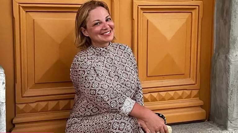 Η Νάνσυ Ζαμπέτογλου φόρεσε το Zara τζιν παντελόνι που θα κάνει τα πόδια σου να φαίνονται πιο ψηλά