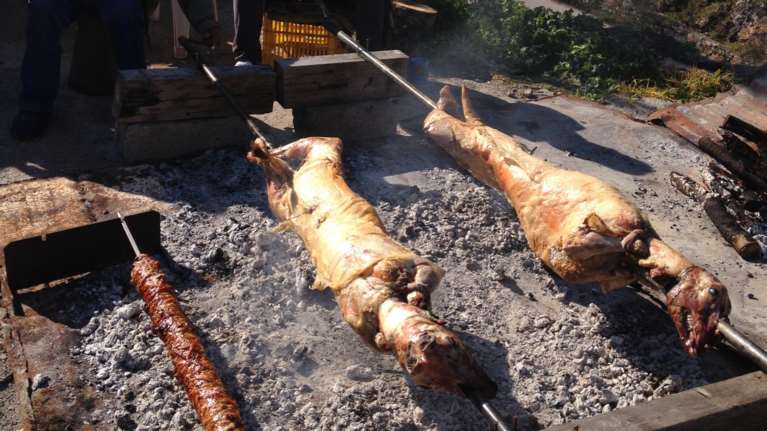 Πάσχα: Πώς να συντηρήσετε, να μαγειρέψετε και να καταναλώσετε τα πασχαλινά εδέσματα με ασφάλεια