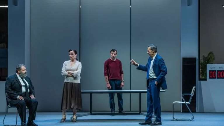 Όλα όσα πρέπει να γνωρίζεις για την πιο πολυσυζητημένη παράσταση της χρονιάς στην Αθήνα