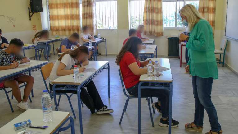 Πανελλαδικές 2020: Αυτές είναι οι πρώτες απαντήσεις και τα θέματα σε Χημεία και Οικονομία