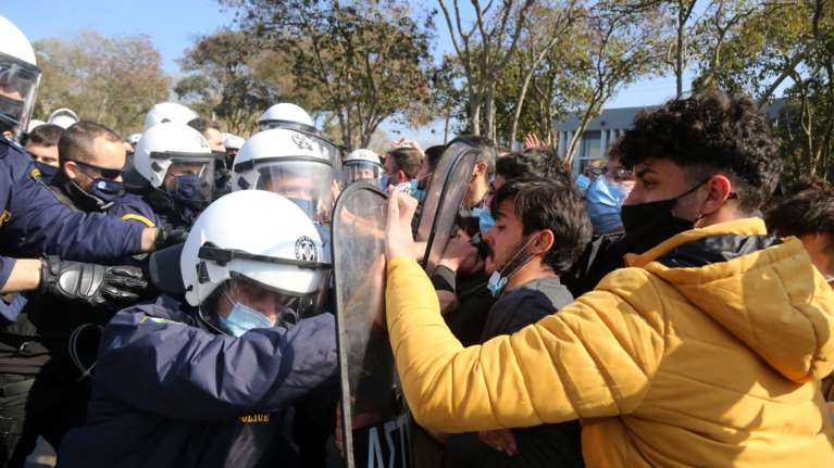 ΑΠΘ:  Προσαγωγή και του γραμματέα της Νεολαίας ΣΥΡΙΖΑ Θεσσαλονίκης για τα επεισόδια