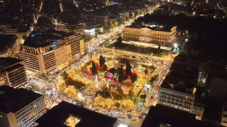 Υπέροχο βίντεο από drone της δημοτικής αστυνομίας - Καταγράφει τη χριστουγεννιάτικη Αθήνα από ψηλά