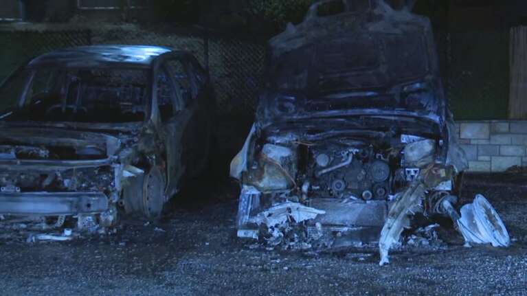 Πυρκαγιά κατέστρεψε ολοσχερώς δύο οχήματα στη Θεσσαλονίκη