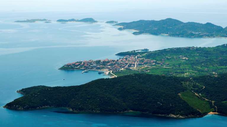 Αμμουλιανή: Το νησάκι της Χαλκιδικής που &quot;ξέχασε&quot; ο κορονοϊός - Εμβολιάζονται οι κάτοικοι