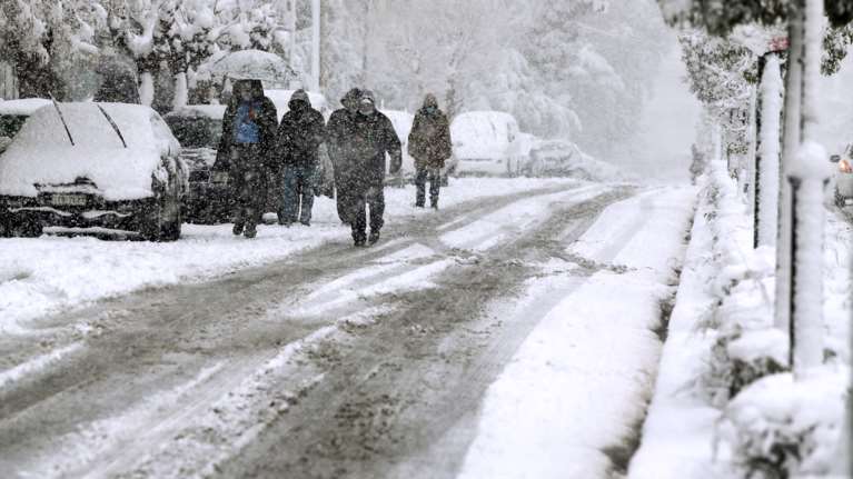 Υμνος στην τεμπελιά: ΕΛΜΕ ζητούν να μην γίνεται τηλεκπαίδευση εν μέσω χιονιά...γιατί είναι κλειστά τα σχολεία