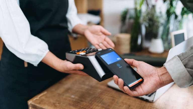 Φρένο στη φοροδιαφυγή βάζει το πλαστικό χρήμα και η επέκταση των POS