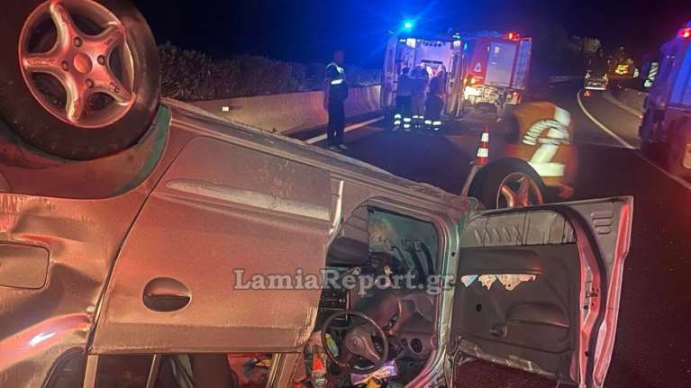 Τραγωδία στην εθνική οδό Αθηνών - Λαμίας: Σύγκρουση νταλίκας με ΙΧ - Ενας νεκρός, δύο τραυματίες [εικόνες]
