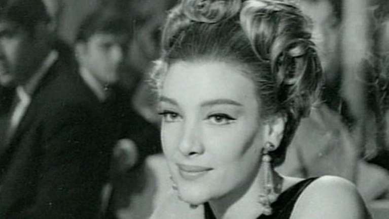 64 χρόνια πριν: Η Μάρω Κοντού νύφη στον πρώτο της γάμο το 1960 - Tο σκούρο νυφικό και ο γαμπρός που &quot;ξενοκοίταγε&quot;